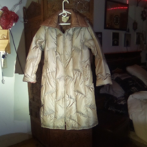 Elegant Women's Long Puffer Coat - Picture 2 of 5